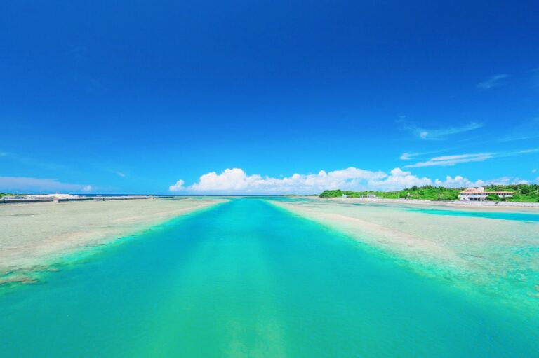 7/15　エメラルドの海の道を