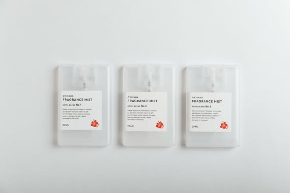 3/10　名刺入れやカードケースのようなスタイリッシュさ。